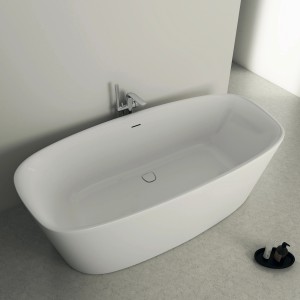 Freistehende, ovale Ideal Standard Badewanne Dea, 190x90 cm, in Weiß mit Armatur.