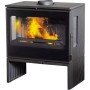 Schwarzer Plamen Gusskaminofen ECO 50 mit Feuer, 12 kW Leistung. Kaminofen mit Sichtscheibe und Seitengläsern.