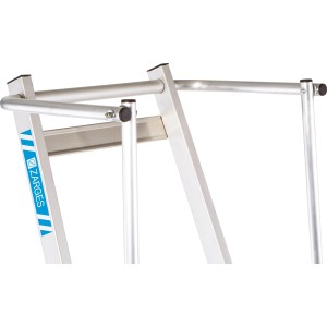 Detailansicht der Zarges Plattformleiter ZAP Neo S mit Handlauf, 8 Stufen, für sicheren Stand.