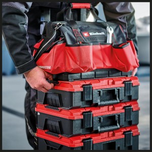 Einhell E-Case Systemkoffer Tasche, rot/schwarz, auf gestapelten Werkzeugkoffern, mit Werkzeug.