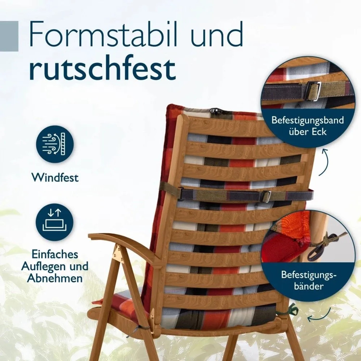 Orange-beige-karierte Hochlehner-Gartenstuhlauflage mit Befestigungsbändern auf Holzstuhl. Formstabil, rutschfest & windfest.