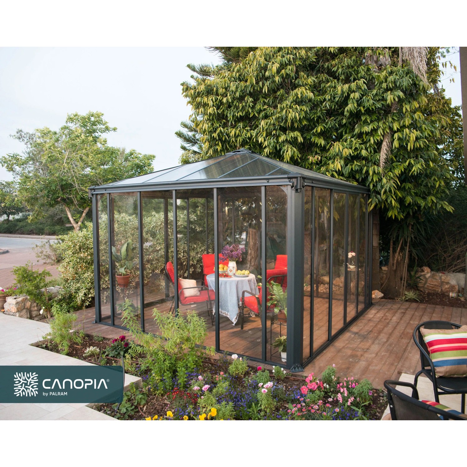 Canopia Ledro Pavillon 3.6x3.6 m, anthrazitgrau, mit Doppeltüren und Tischgruppe im Inneren.