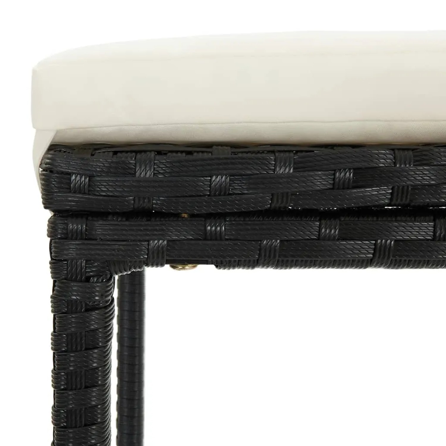 Detailaufnahme Barhocker des vidaXL Gartenbar-Sets, schwarz, mit cremefarbenem Kissen.