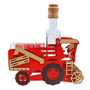 Roter Holz Mähdrescher Geschenkset mit Karaffe und 6 Schnapsgläsern. Dekoration für Bar & Haus.