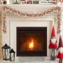 Festliche rose gold Weihnachtskugelgirlande aus Polystyrol, elegant über einem Kamin drapiert. Ideal für Innen & Außen.