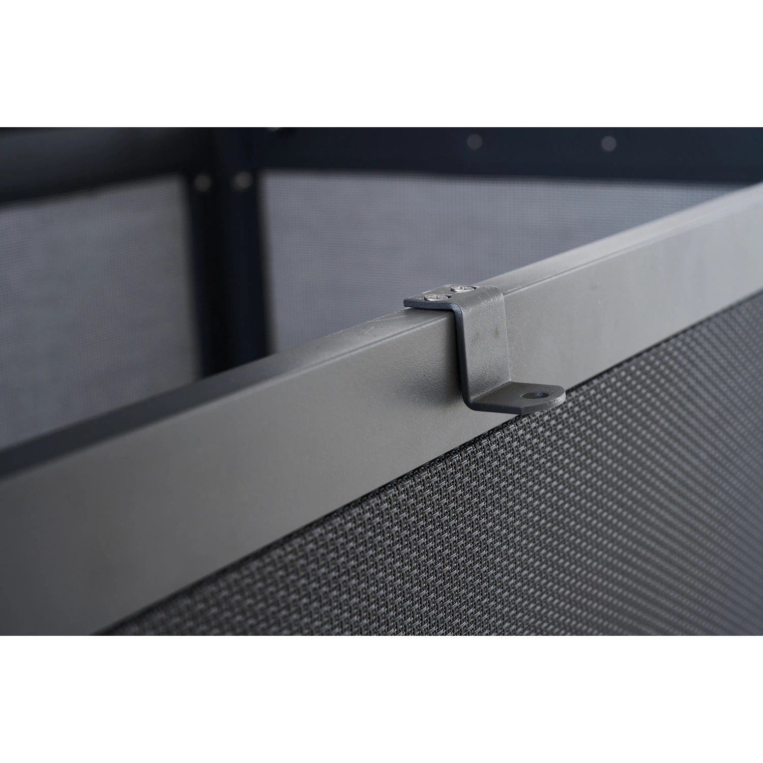Detailaufnahme: Dunkelgraue Siena Garden Kissenbox Sabano, Aluminiumgestell.