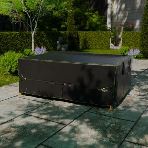 Schwarze Juskys Gartenmöbel Abdeckung CoverSafe Pro 240x190x80 cm zum Schutz vor Wettereinflüssen.