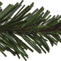 Detailaufnahme: Zweig vom künstlichen Mini-Weihnachtsbaum, dunkelgrün.
