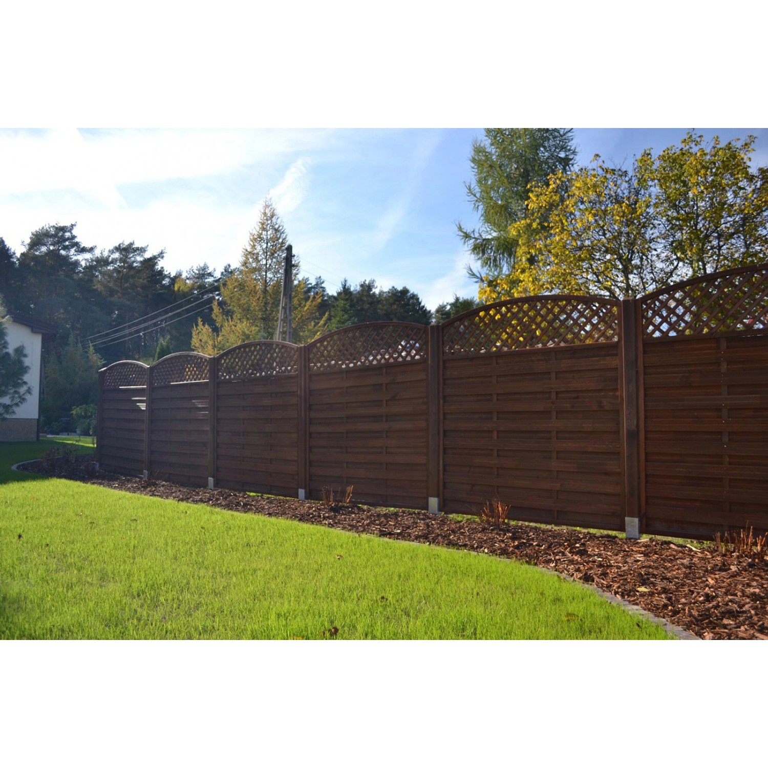 Sichtschutzzaun Element Bordeaux Braun mit Kreuzgitter, 180x180 cm.