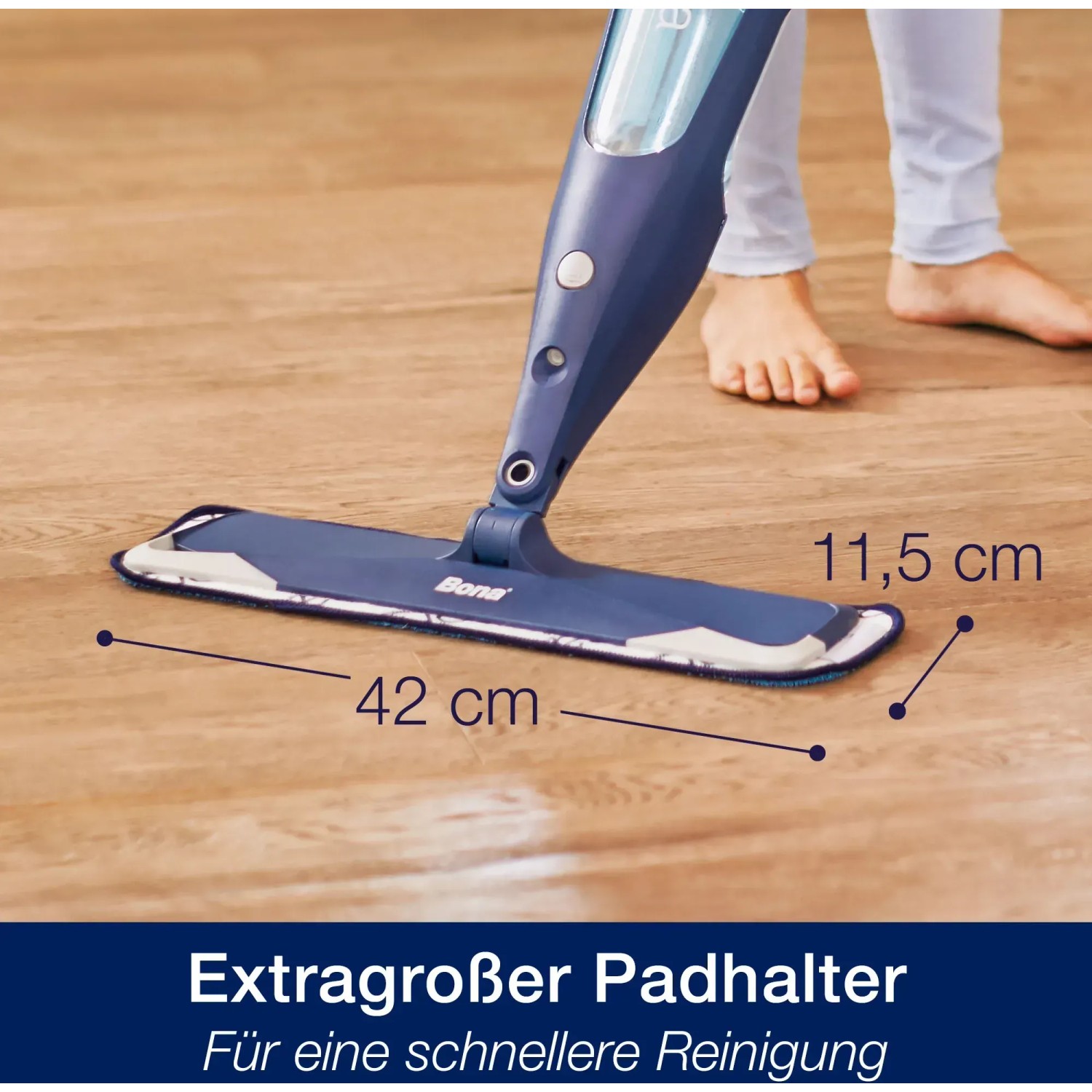 Bona Premium Spray Mop für Parkett mit Kartusche auf Holzboden, Maße Padhalter: 42 x 11,5 cm.