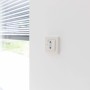 Schellenberg Funk-Rollladenschalter Unterputz in Weiß an einer Wand montiert.