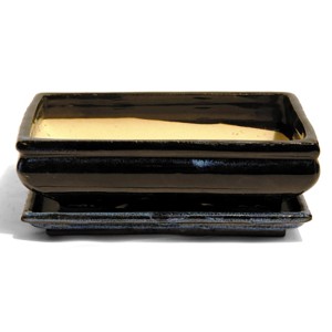 Rechteckige Bonsai Schale mit Unterteller, ca. 25 cm Durchmesser, aus robustem Material.