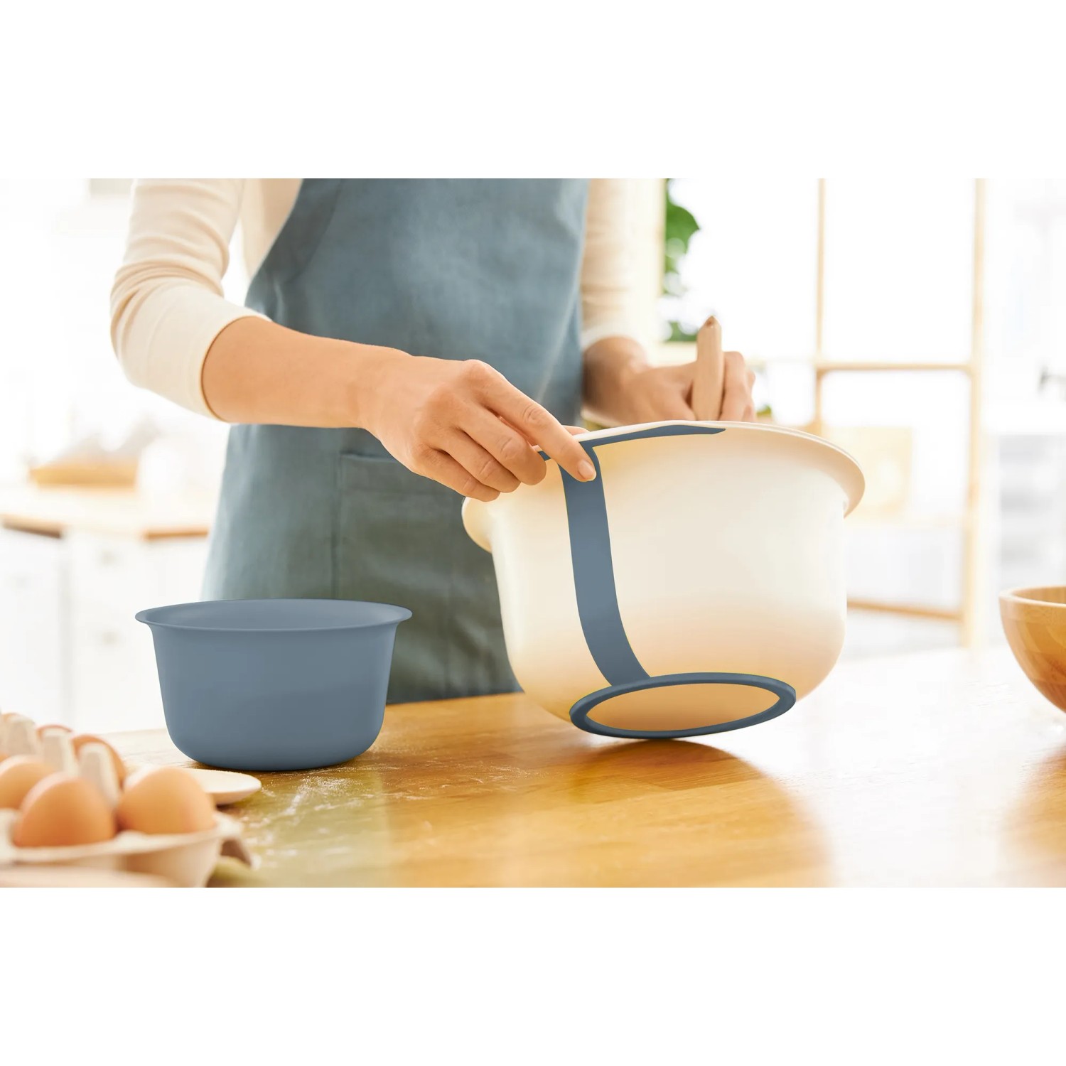 Rotho Backschüssel-Set Fresh Horizontblau, 2-teilig, mit Rührschüssel und kleiner Schüssel.
