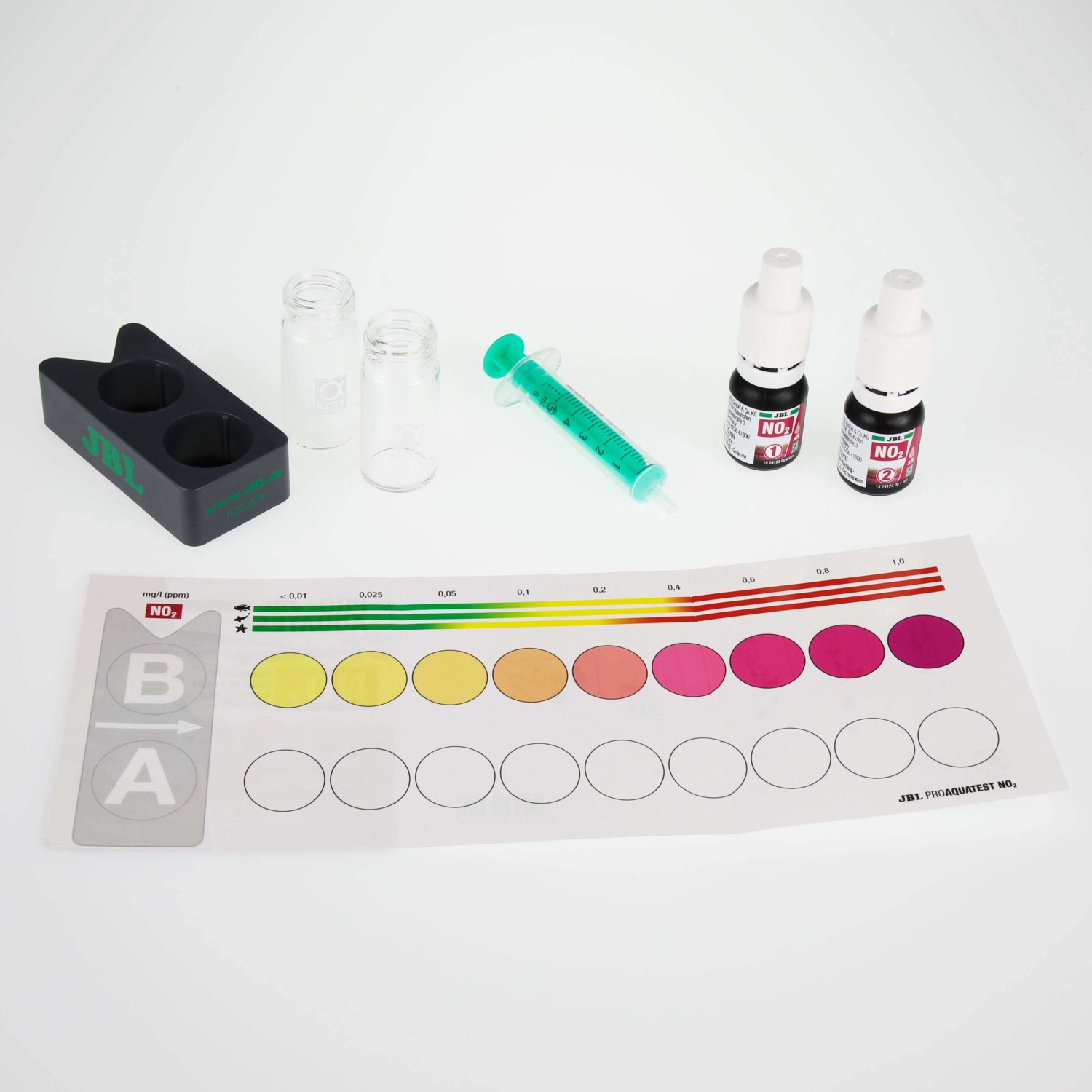 JBL ProAquaTest NO2 Nitrit Wassertest Set für Aquarien: Teströhrchen, Spritze, Reagenzien und Farbvergleichskarte.