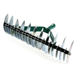 PROREGAL Gartenharke mit Zinken zur Belüftung des Rasens.