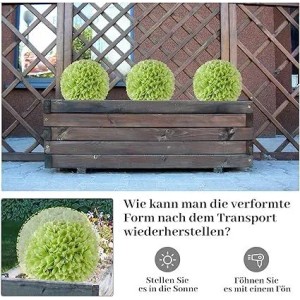Drei dichte, grüne Kunstpflanzen-Kugeln (28 cm) in einem Holzkasten, perfekt für Garten und Balkon.