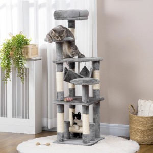 Grauer PawHut Katzenbaum mit Hängematte und zwei Katzen beim Spielen und Ausruhen.