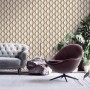 Wohnraum mit gold-weißer 3D Vliestapete mit Glanz und leichter Struktur.