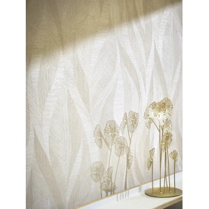 Beige Vliestapete mit Wellenmuster von Marburg Papis Loveday. Dekorative Tapete für Wohnräume.