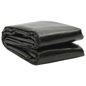 Zusammengefaltete, schwarze Furnicato Solar Poolfolie (10x5 m) aus 200 Mikrometer PE-Folie.