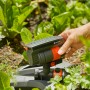 Gardena Aqua Zoom Compact Viereckregner 216 m² im Einsatz im Garten.