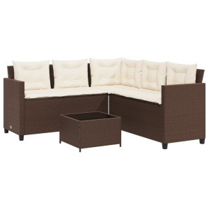 Braunes vidaXL Gartensofa in L-Form mit Tisch und cremeweißen Kissen aus Polyrattan.