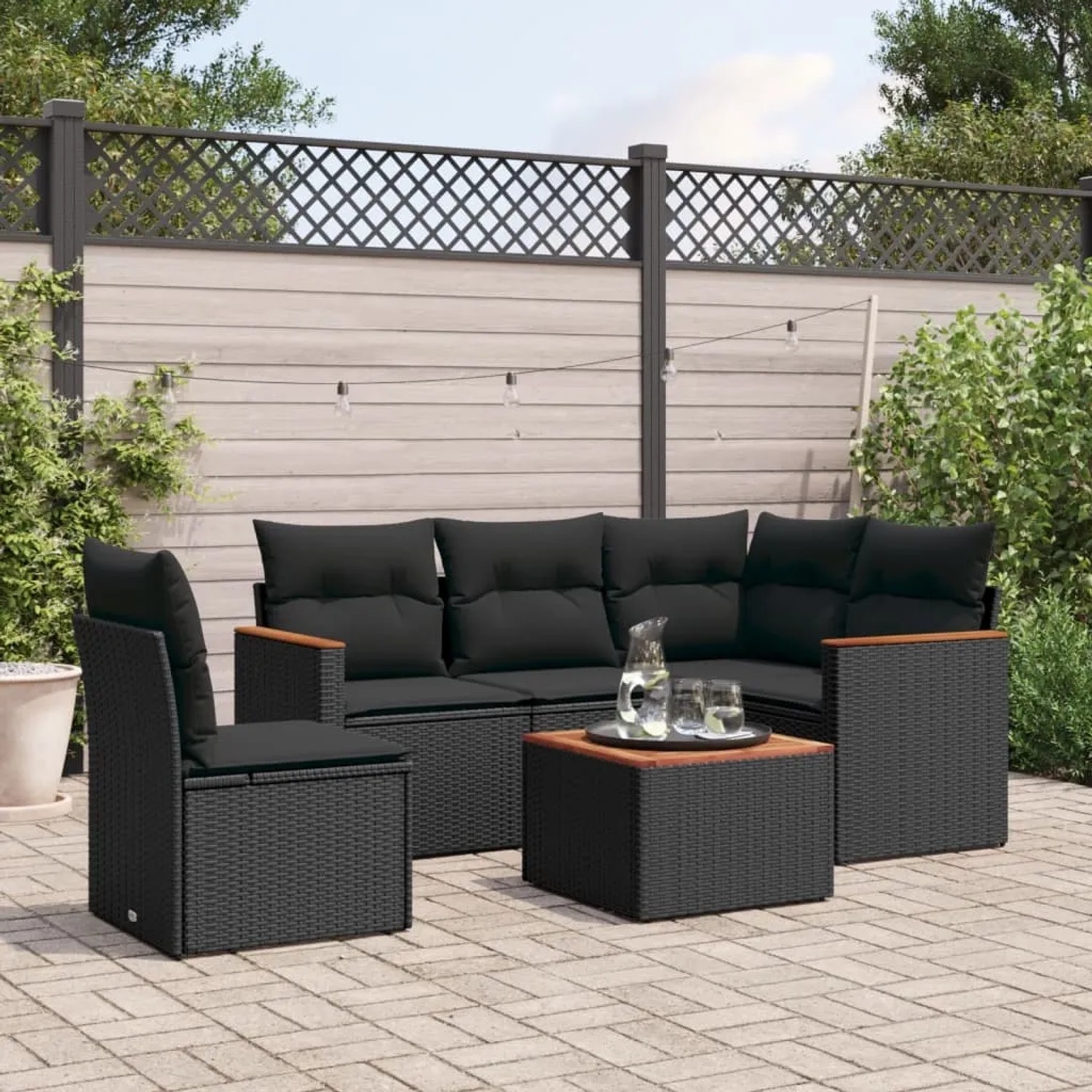 Schwarze 6-tlg. vidaXL Garten-Sofagarnitur aus Rattan mit Kissen.