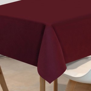 Bordeauxrote Sensalux Vlies-Tischdecke (1 m x 2,5 m) auf einem Tisch.