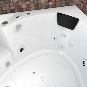Detailansicht: AquaVapore Whirlpool Badewanne 152x152cm mit Nackenkissen und Düsen.
