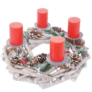 Runder Adventskranz aus Holz (Ø 35cm) mit roten Kerzen und Tannenzapfen als Weihnachtsdeko.