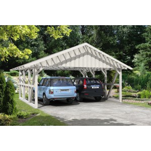 Weißer Skan Holz Carport Schwarzwald mit Dachlattung für zwei PKW im Garten.