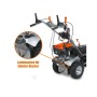 FUXTEC Kehrmaschine mit Elektro-Start: Ladebuchse im Detail. Robuste Benzin-Kehrmaschine, orange-silber.
