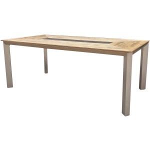 Tisch der 7-tlg. Polyrattan Tischgruppe Florence mit champagnerfarbenem Gestell und Teakholz-Optik.