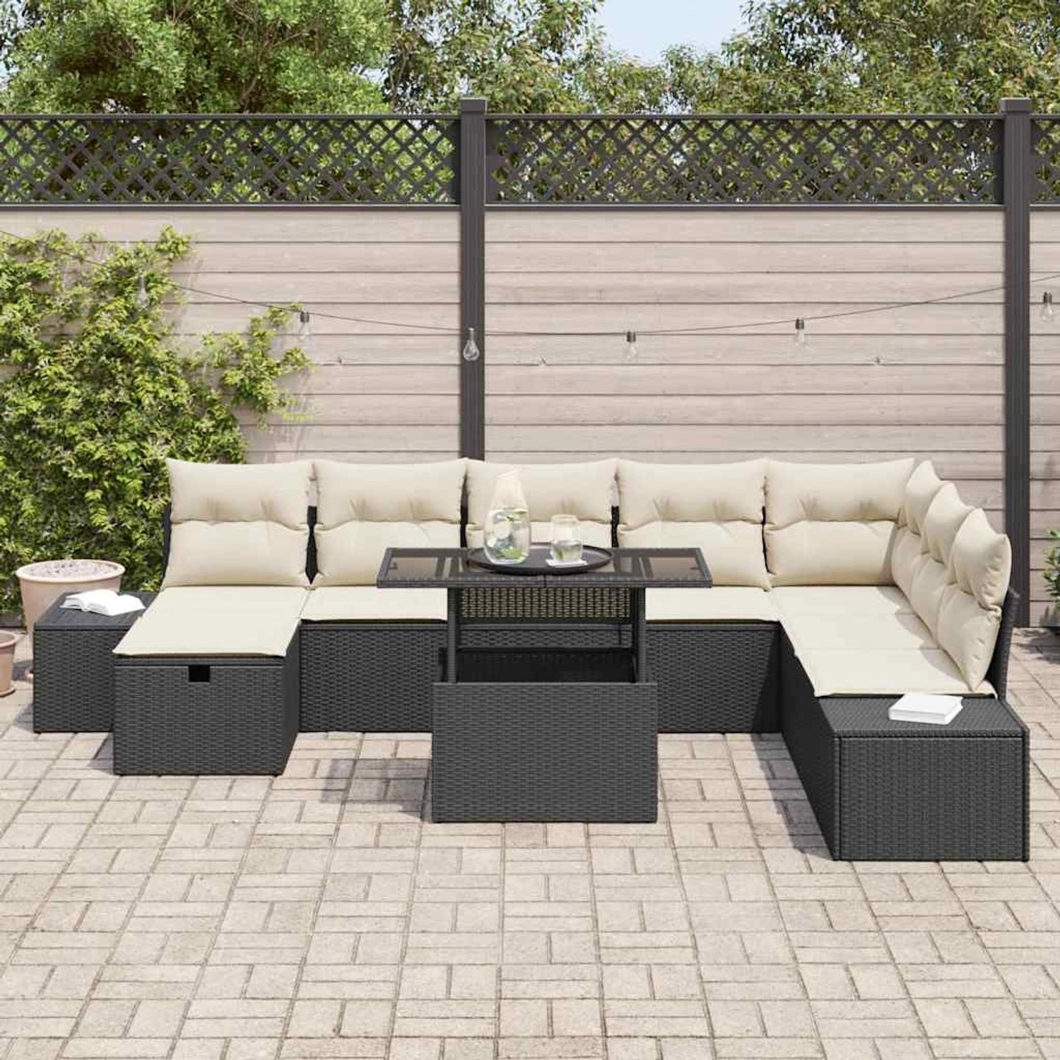 Schwarzes 9-teiliges Garten-Sofa-Set aus Poly Rattan mit verstellbarem Tisch.