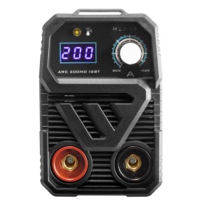 Detailaufnahme: STAHLWERK ARC 200 MD Schweißgerät mit digitaler Anzeige und Drehregler.