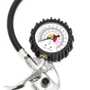 Wiltec Reifenfüllpistole mit Manometer und schwarzem Schlauch. Präziser Druckprüfer für Kompressoren, 0-16 bar.
