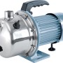 Gartenpumpe GP 3800E mit 900 W und Saugschlauch für Bewässerungssysteme.