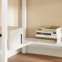 Detailansicht: Weißer SoBuy Schreibtisch mit Ablage und Bücher. Ideal für Arbeitszimmer.