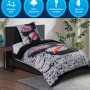 SANILO Bettwäsche Elegance, 2-teilig mit modernem Tropfen-Design und roten Akzenten auf einem Bett.