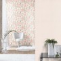 Rasch Vliestapete Bambino XIX 252811, Uni Beige, im Raum mit floraler und unifarbener Wand.