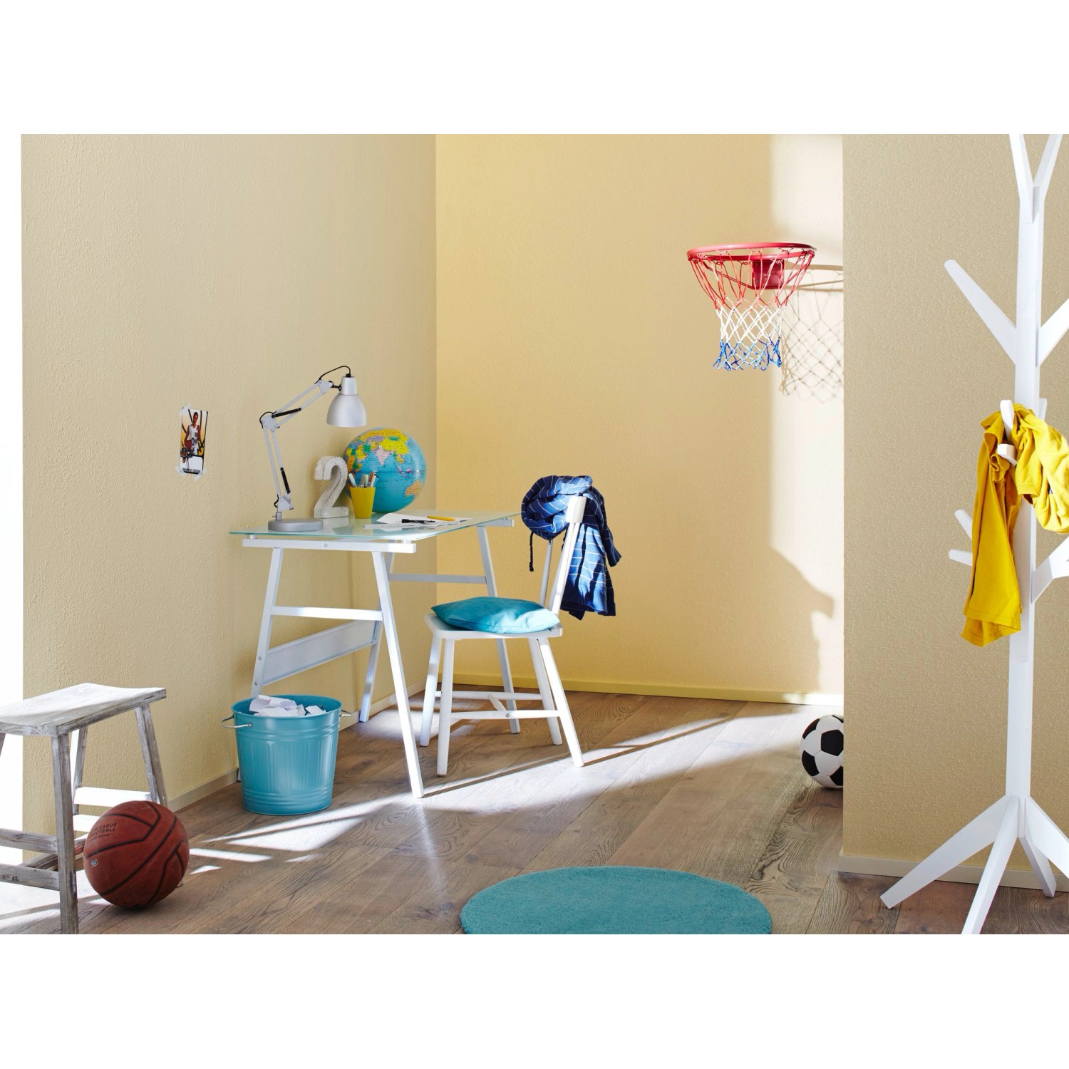 Kinderzimmer mit Wand in Honiggelb gestrichen mit Knauf Compact Color.