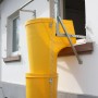 Gelbes Haemmerlin Schuttrutschen-Set, 12-teilig, mit Einfülltrichter und Fensterbrüstungsbefestigung.