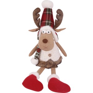 Sitzendes Stoff-Rentier in Rot und Grün als Weihnachtsdekoration.