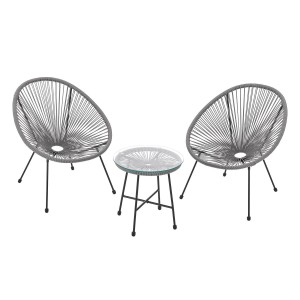 Hellgraues 3-teiliges Balkonmöbel Set Ostana mit Tisch und 2 Sesseln. Gartenmöbel mit Stahlgestell und Polyrattan.