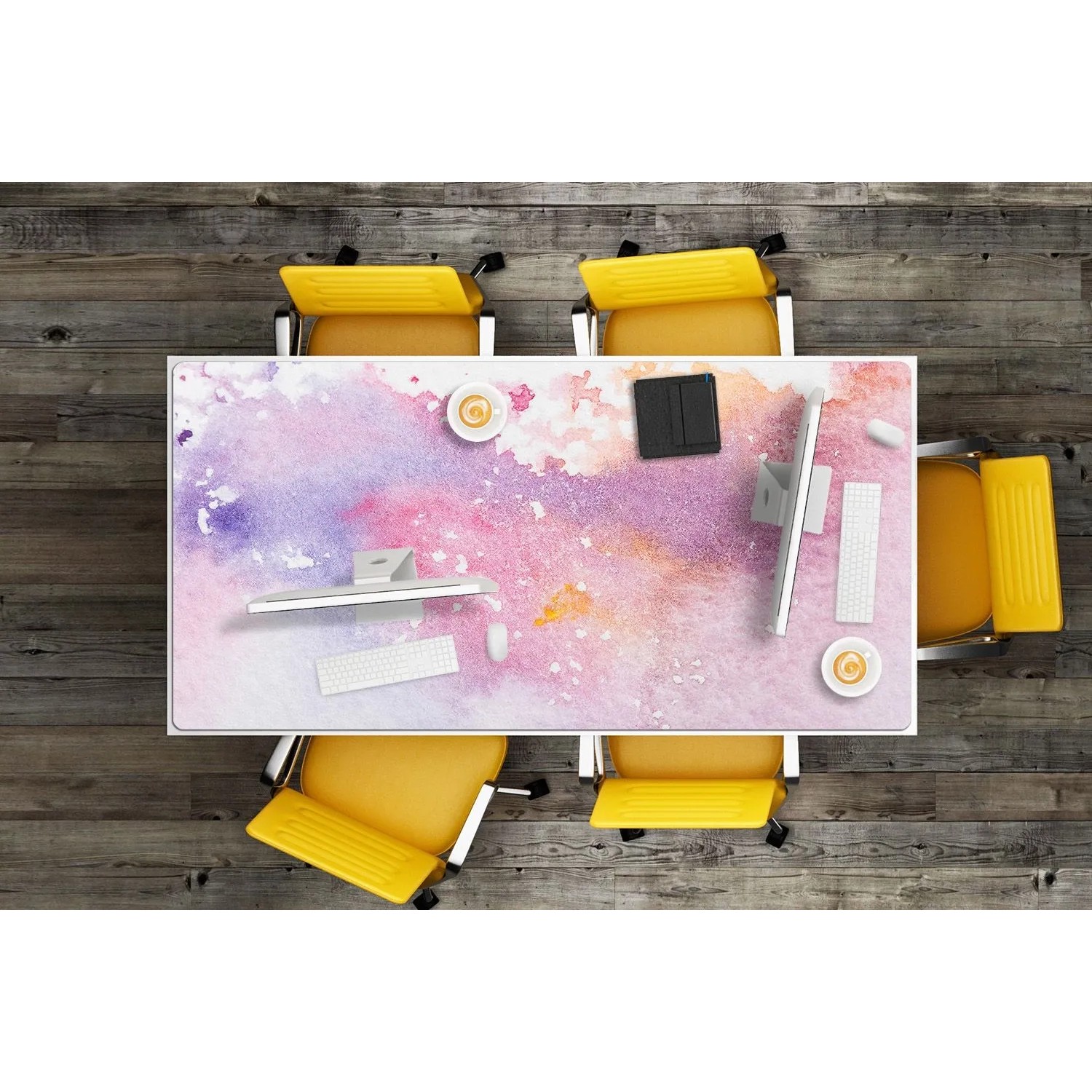 Tulup Schreibtischunterlage 100x50 cm, rosa-lila Farbmuster, auf Holztisch mit Computern. Ideal für Büro & Homeoffice.