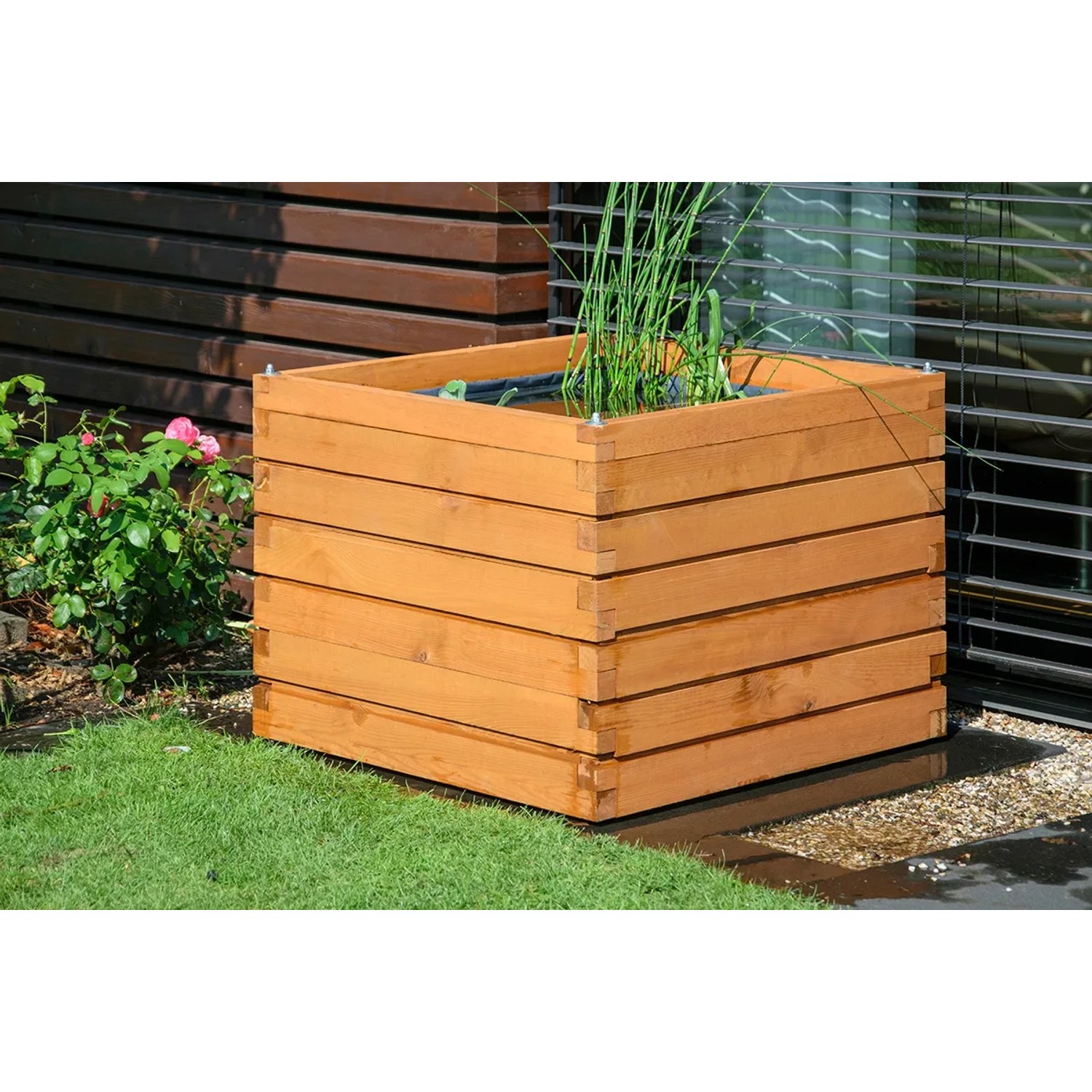 Quadratischer Dobar Gartenteich Alea aus Kiefernholz mit Teichfolie, braun, 78x78x60 cm.