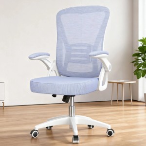 Ergonomischer Bürostuhl lila mit Mesh-Rückenlehne, klappbaren Armlehnen und Rollen. Höhenverstellbarer Drehstuhl.