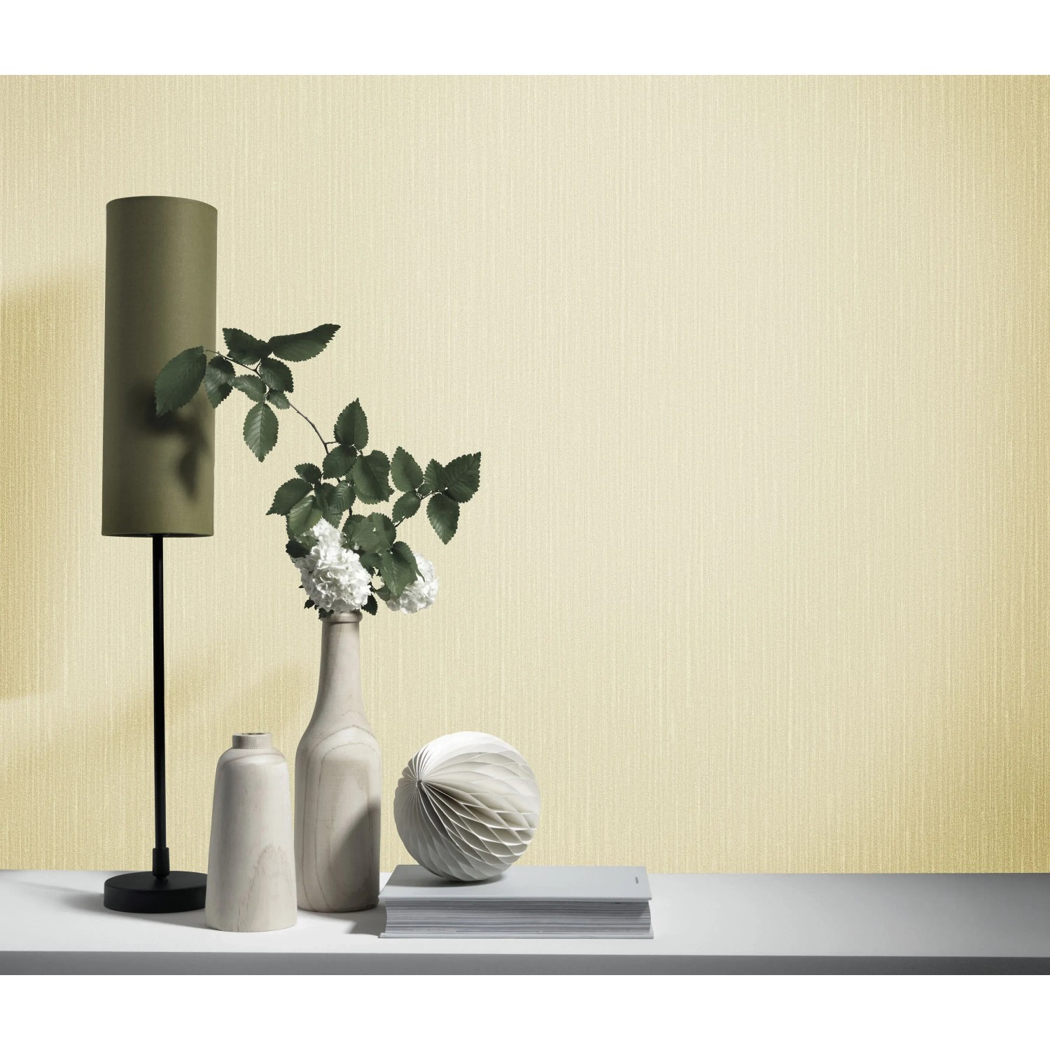 Erismann Vliestapete ELLE Decoration 2 Uni gold, Detailansicht der goldenen Struktur.