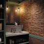 Moderne Badezimmer-Szene mit PROFHOME Wandleiste als Friesleiste in Weiß.