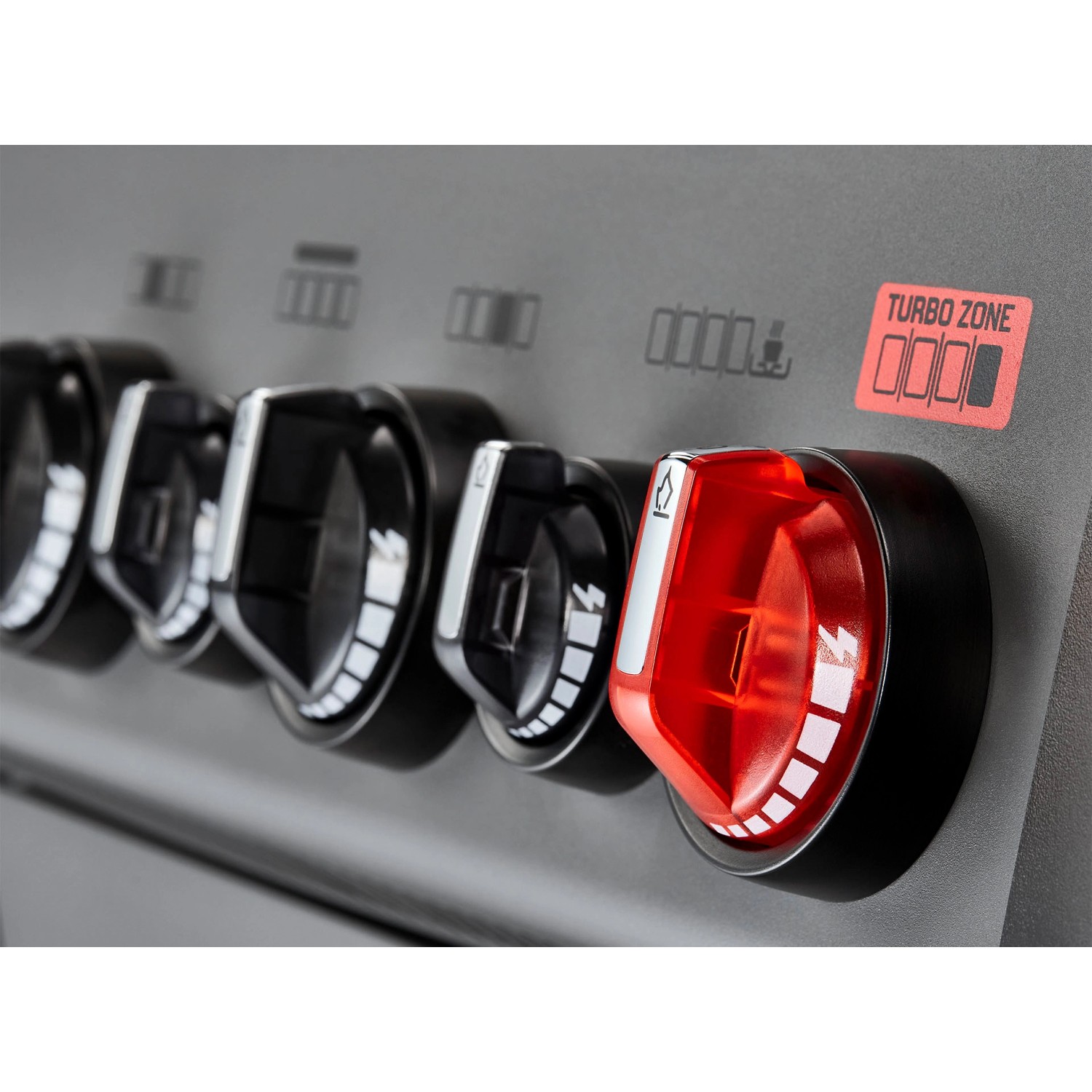 Detailaufnahme der Bedienelemente des Enders Gasgrills Hyde 3 Sikr Turbo mit Turbo Zone.